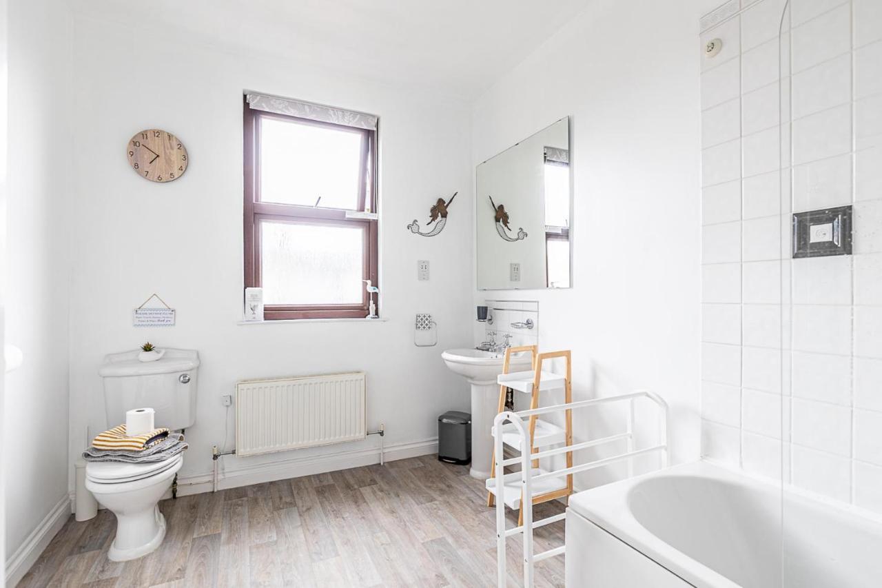 Rovers' Retreat Whitby George Street Экстерьер фото