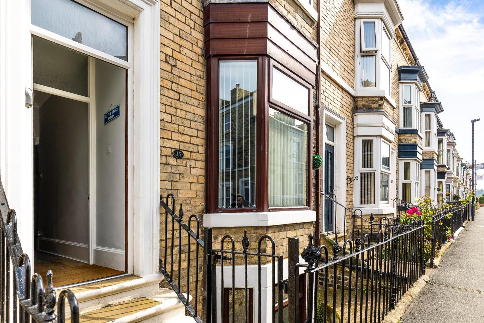 Rovers' Retreat Whitby George Street Экстерьер фото